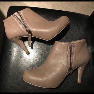 Madden Girl Bootie w/ side zipper